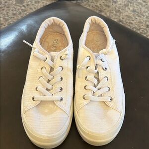 Roxy Cream Lace-Up Casual Sneakers